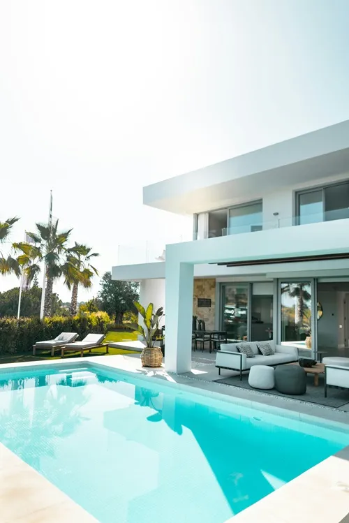 Contemporary Elegance: Choosing Pool Builders in Biloxi, MS